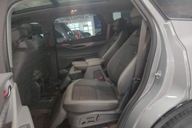 Used Ford Edge 2023 Ford Explorer L 2.0T EcoBoost Four-Wheel Drive 7-Seater Supreme Model Left Rear Seat