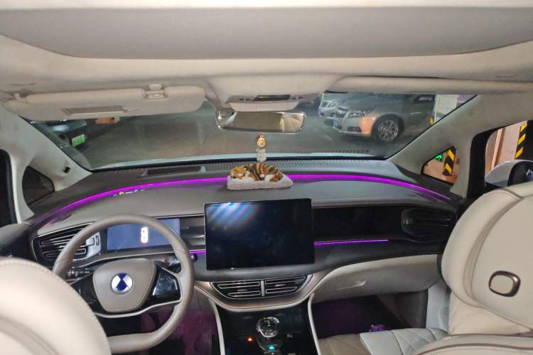 Used Denza D9 2022 DM-i 970 Four-Wheel Drive Flagship Model
