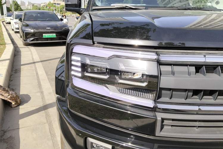 Used Formula Leopard 5 2025 Cloud Ride Laser-based Kunpeng Intelligent Driving Edition Right Front Headlight