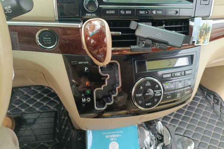 Used Toyota Previa 2012 2.4L 7-Seater Luxury Edition Gear Lever