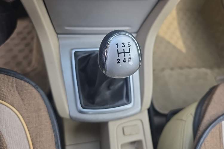 Used Ford Focus 2013 Sedan Classic 1.8L Manual Base Model Gear Lever