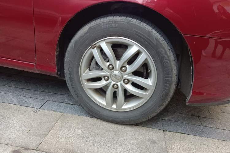 Used Hyundai Celesta 2011 1.6L Automatic Comfort Edition Right Front Wheel Hub