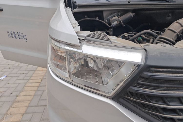 Used Wuling Hongguang V 2022 1.5L Jingqu Edition Enclosed-Window Vehicle with Electric Power Steering LAR