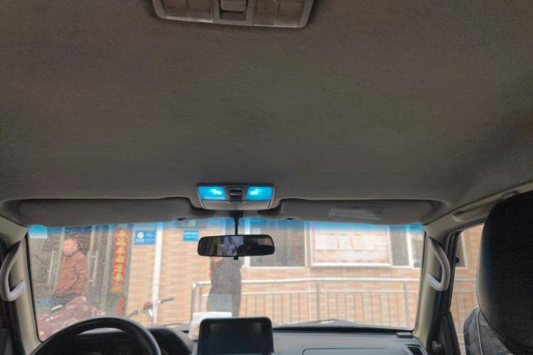 Used Leopaard Q6 2014 2.4L Two-Wheel Drive Version
