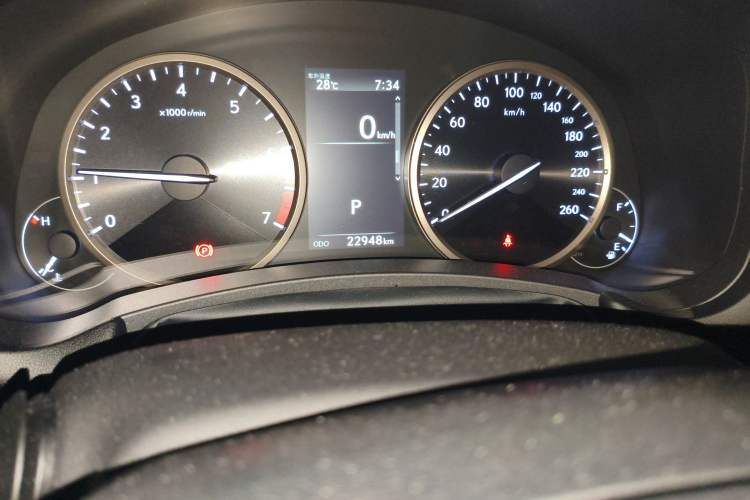 Used Lexus NX 2020 200 Front-Wheel Drive Vmotion Edition China VI Standard Odometer Close Up
