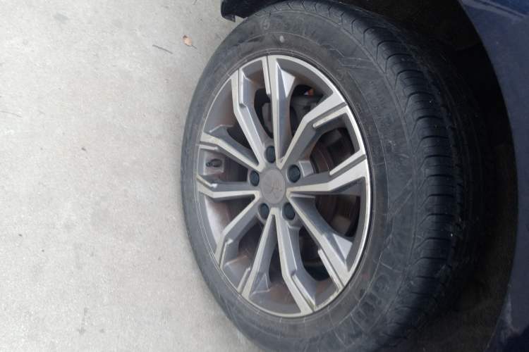 Used BYD Song MAX 2019 1.5T Automatic Smart Connect ZhiLian RuiDong Model 7 Seats China V Emission Standard Right Rear Wheel Hub