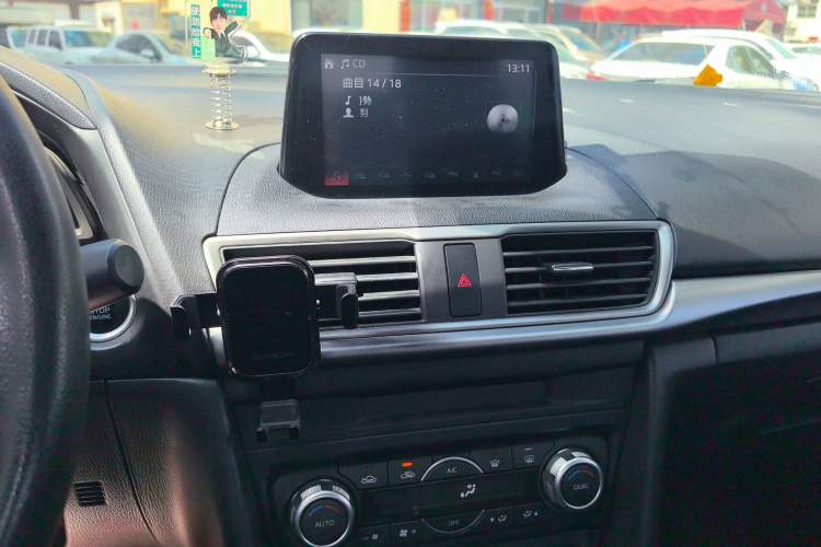 Used Mazda 3 Axela 2017 Sedan 1.5L Automatic Luxury Model Emission Standard China V
