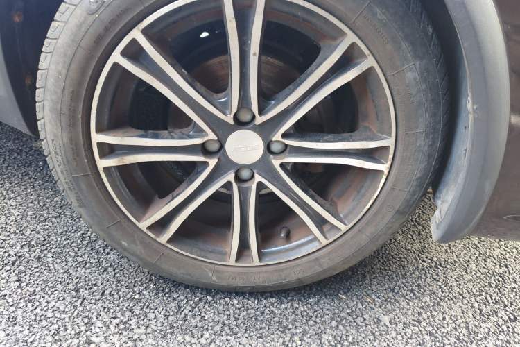 Used Geely Auto Diamond 2014 CROSS 1.5L Automatic Elite Model Right Front Wheel Hub