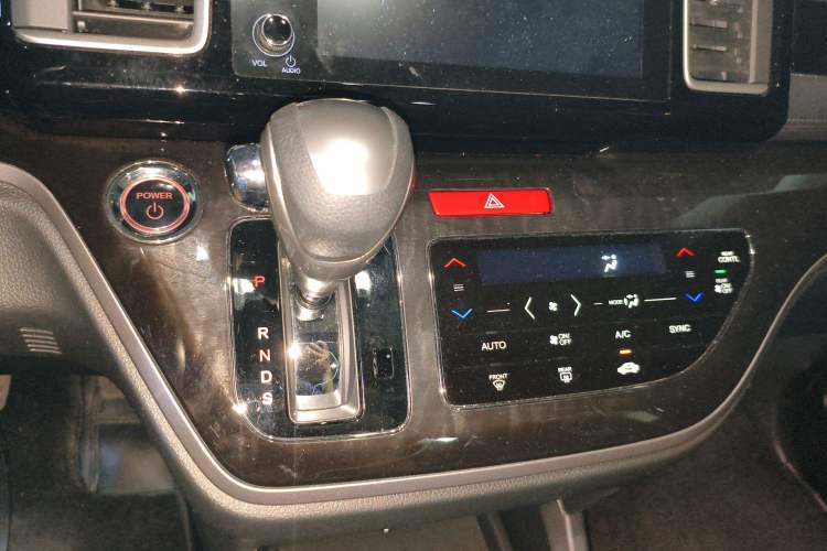 Used Honda Elysion 2019 2.0L Hybrid Luxury Edition Gear Lever