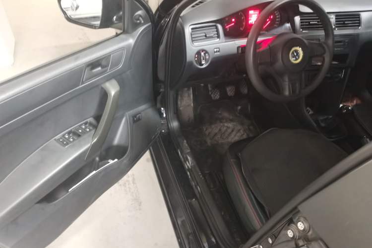 Used Volkswagen Santana 2015 1.4L Manual Fashion Edition Driver Seat