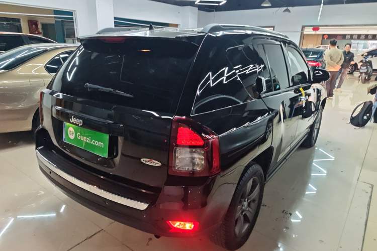 Used Jeep Compass 2013 2.4L four-wheel-drive sport version