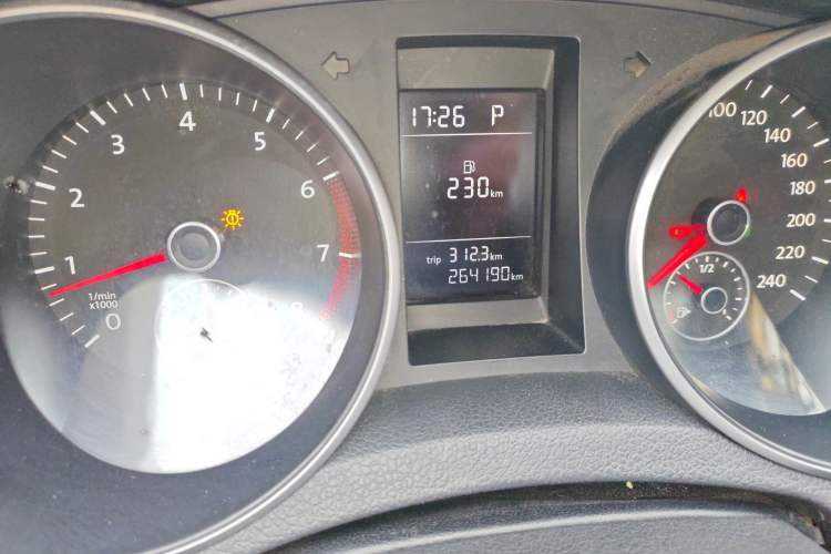 Used Volkswagen Golf 2012 1.4 TSI Automatic Comfort Edition Odometer Close Up