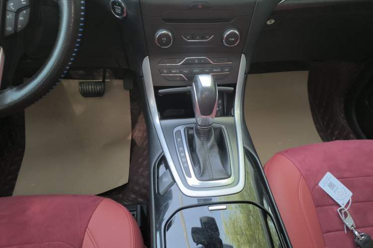 Used Ford Edge 2016 EcoBoost 245 Two-Wheel-Drive Titanium 7-Seater
