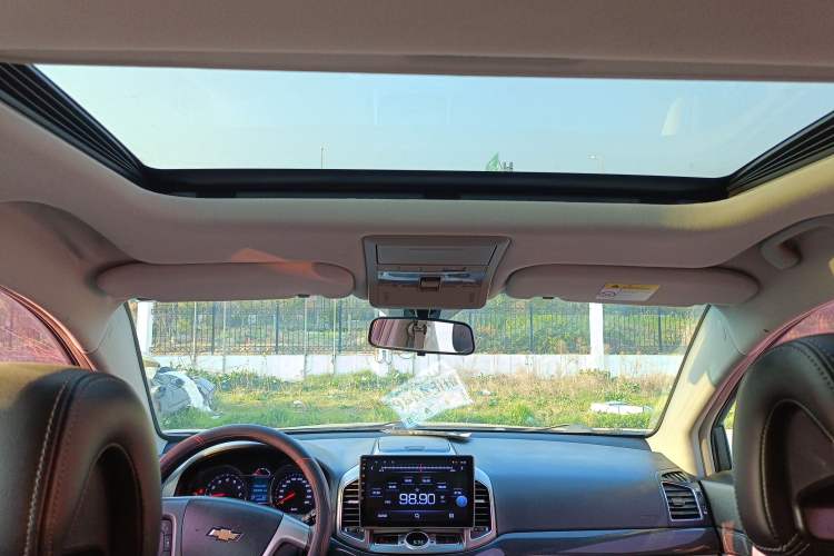 Used Chevrolet Captiva 2015 2.4L Two-Wheel Drive Urban Version 5 Seats Headliner