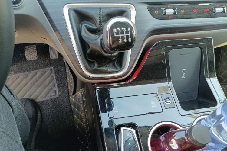 Used Iveco Fidato 2023 C33 Passenger Van 2.0T 93 kW Manual Transmission Xingtu Edition High Roof
