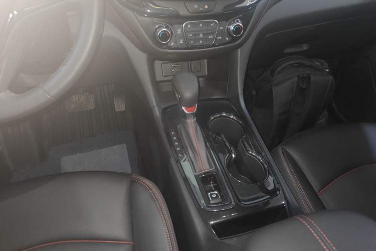 Used Chevrolet Equinox 2022 Mild Hybrid 550T RS Smart Boundary-Setting Edition Gear Lever