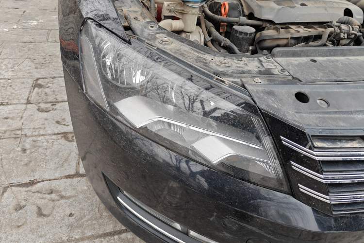 Used Volkswagen Passat 2013 1.8TSI DSG Prestige Edition Right Front Headlight