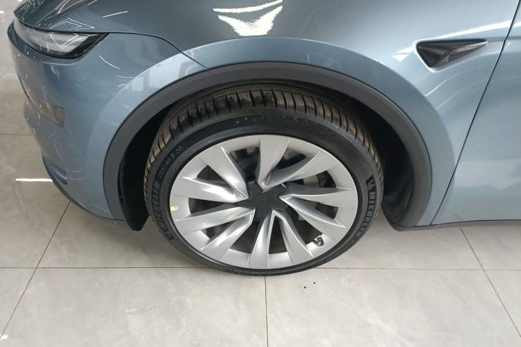 Used Tesla Model Y 2025 Rear-Wheel-Drive Version
