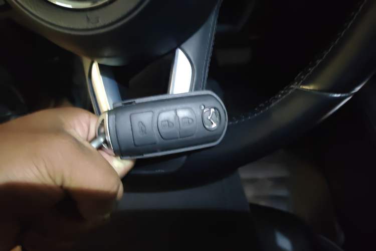 Used Mazda Atenza 2018 2.5L Blue Sky Prestige Edition China VI compliant Vehicle Key