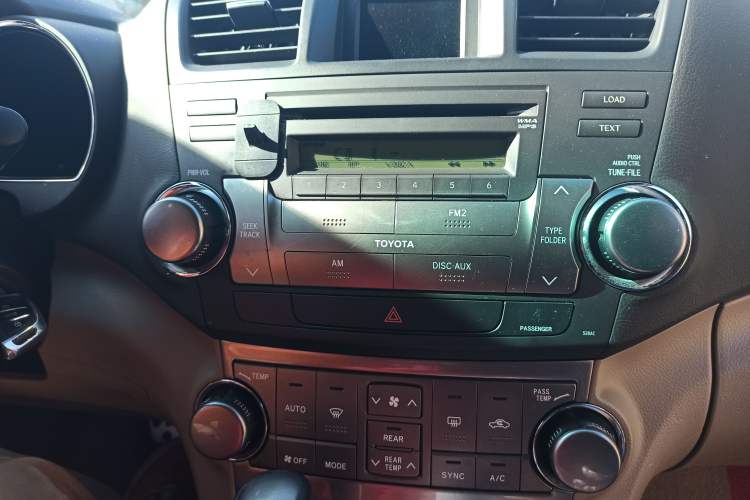 Used Toyota Highlander 2012 2.7L Two-Wheel Drive 7-Seater Luxury Edition
