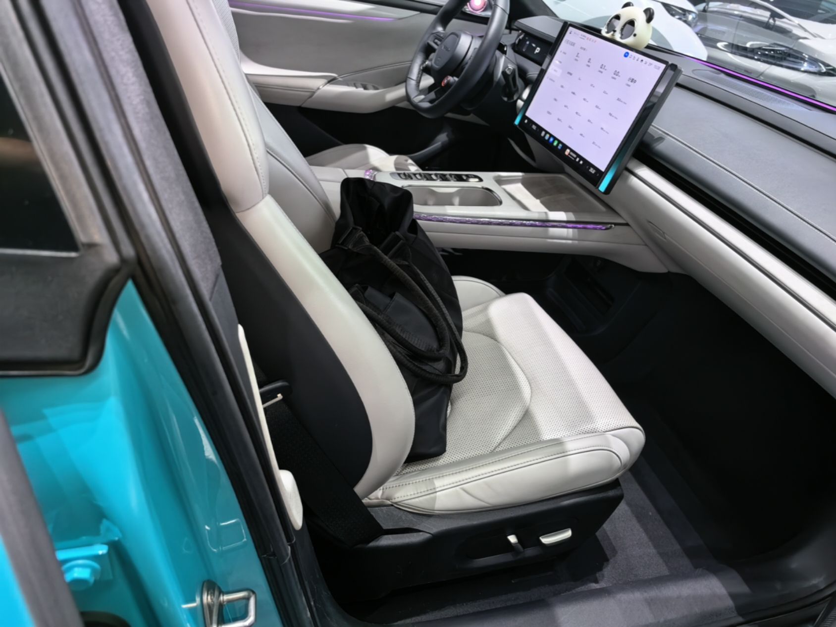 Xiaomi Auto SU7 2024 Four-Wheel-Drive Max Founder's Edition — снимка 19