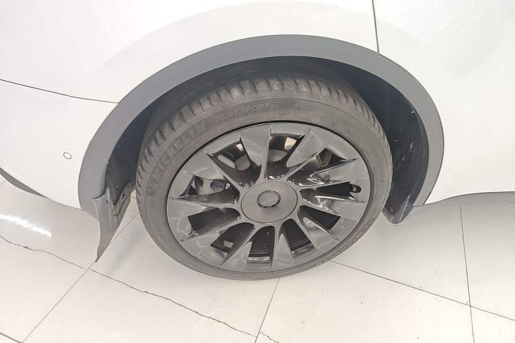 Used Tesla Model Y 2022 Rear-Wheel-Drive Version Right Rear Wheel Hub