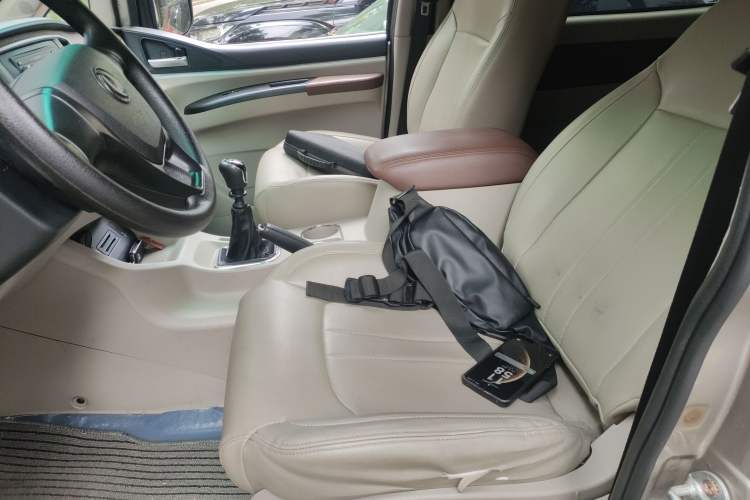 Used FORTHING Lingzhi 2018 M5L 2.0L 7-Seater Comfort Model