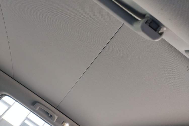 Used Land Rover Discovery Sport 2019 240 PS SE Version China VI Standard Headliner