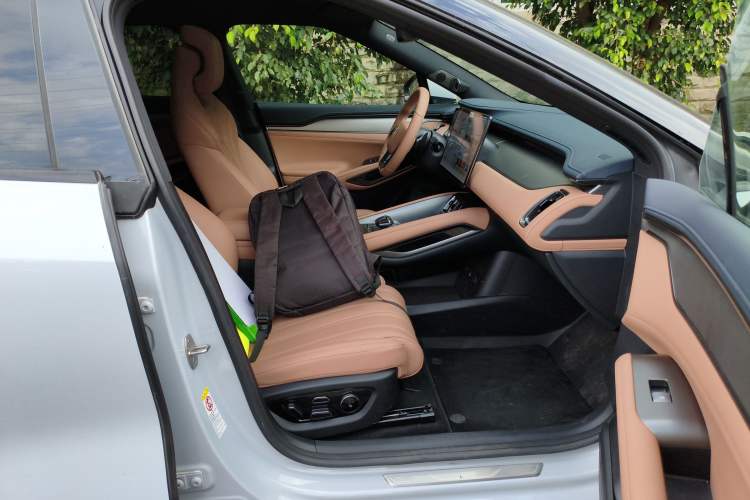 Used BYD Song L EV 2025 Intelligent Driving Version 662 km LiDAR Excellence Edition
