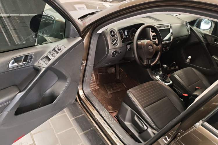 Used Volkswagen Tiguan L 2016 280TSI Automatic Two-Wheel-Drive Silk Road Style Edition