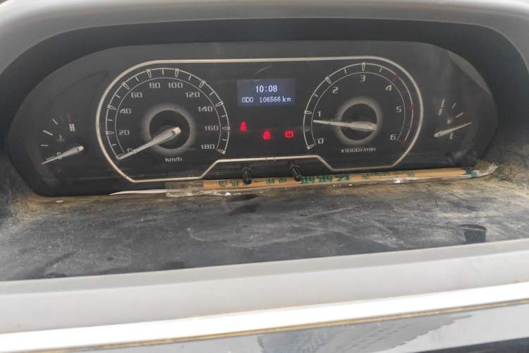 Used SAIC MAXUS Xintu V80 2018 2.5T 6-Speed Manual Aoyuntong Short Wheelbase Mid-Height 5-6 Seater
