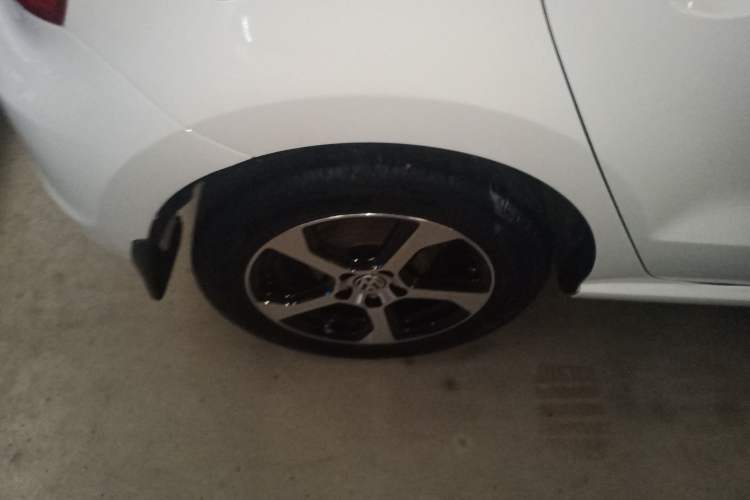 Used Volkswagen Polo 2016 1.6L Automatic Comfort Model Right Rear Wheel Hub