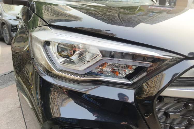 Used Sinotruk VGV U70Pro 2022 1.5T Automatic Youyue Edition 7-Seater Right Front Headlight