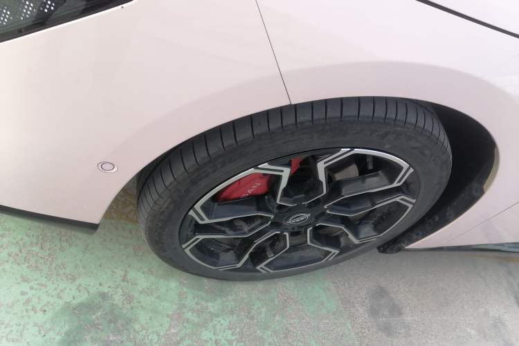 Used Nissan N7 2025 625 Max Exterior 4