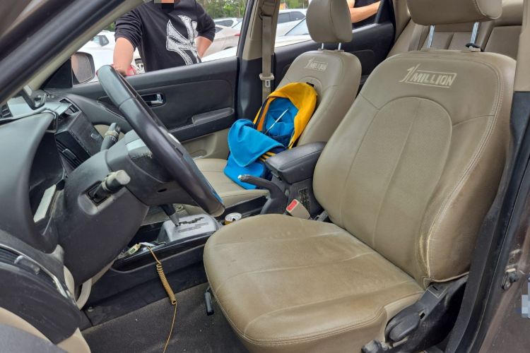 Used Hyundai Celesta 2011 1.6L Automatic Luxury Version Left Front Seat