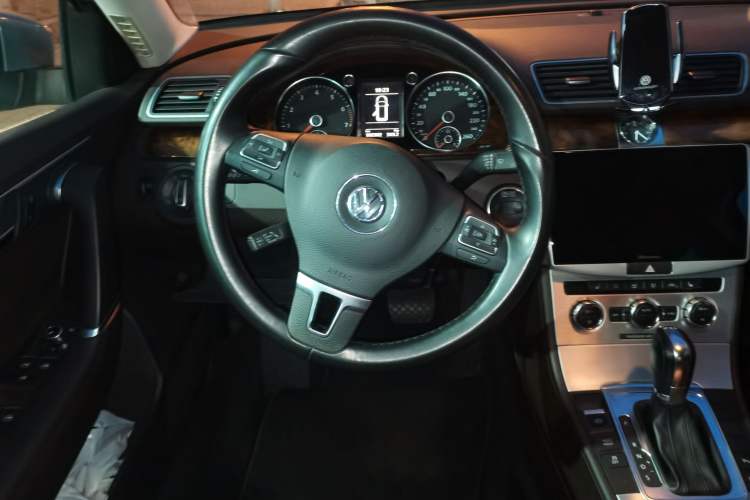 Used Volkswagen Magotan 2012 Travel Edition 2.0 TSI Luxury Version