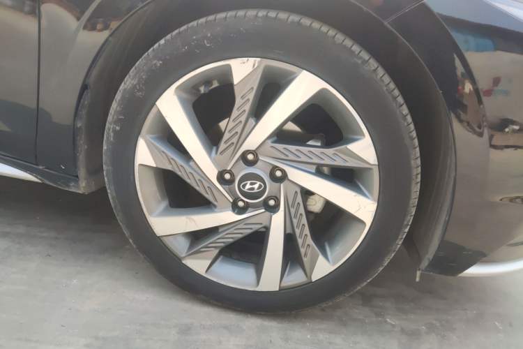 Used Hyundai Mistra 2021 1.8L CVT LUX Premium Edition
