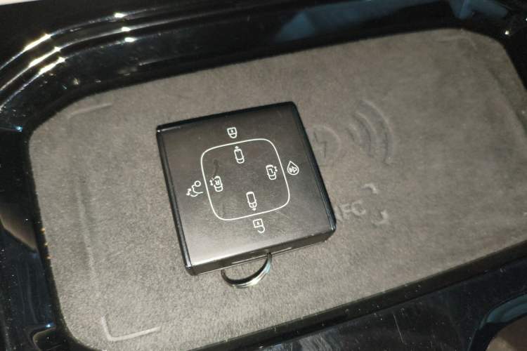 Used Volvo EM90 2025 Ultra Six-Seater Interior 1