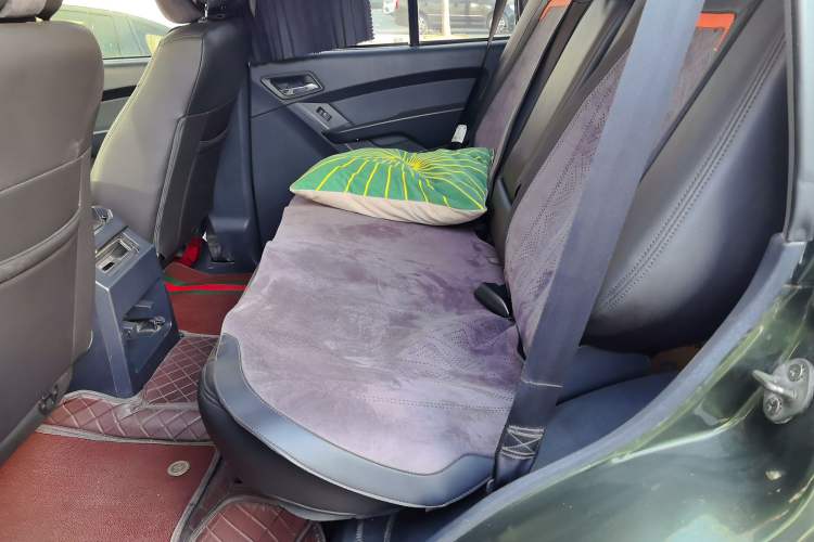 Used Leopaard Q6 2015 2.4L Manual Two-Wheel-Drive Elite Model Left Rear Seat