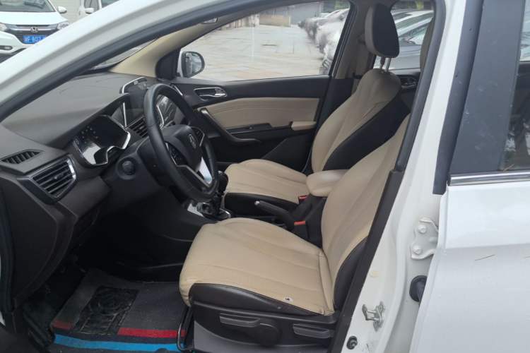 Used Baojun 310W 2017 1.5L Manual Fashion Model China V
