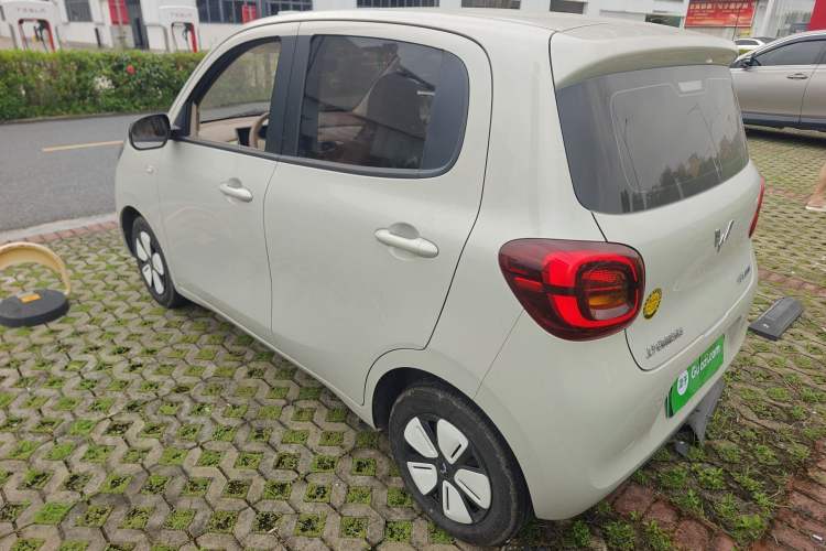 Used Wuling Hongguang MINIEV 2025 Four-Door Version Advanced Edition Exterior 2