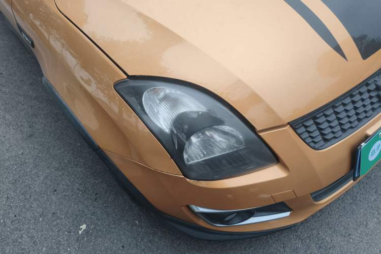 Used Suzuki Swift 2015 1.5L Manual Limited Edition Right Front Headlight