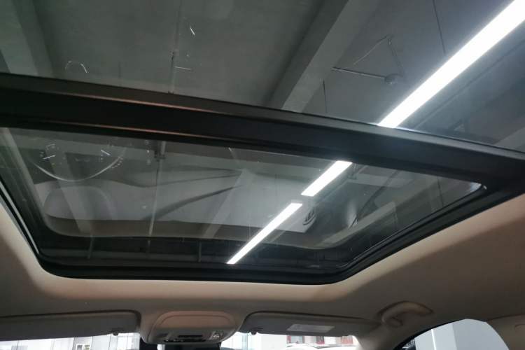 Used Buick Envision 2023 Encore Plus 652T Five-Seat All-Wheel-Drive Luxury Model
