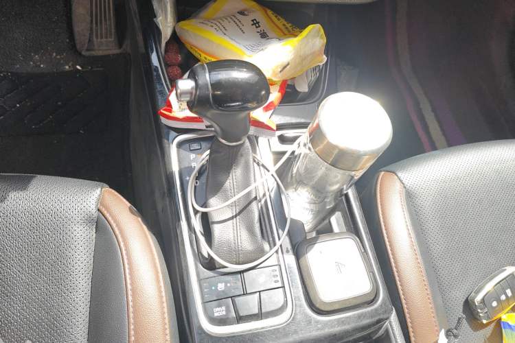 Used Kia K3 (Kai Shen) 2017 1.8L Automatic DLX Gear Lever