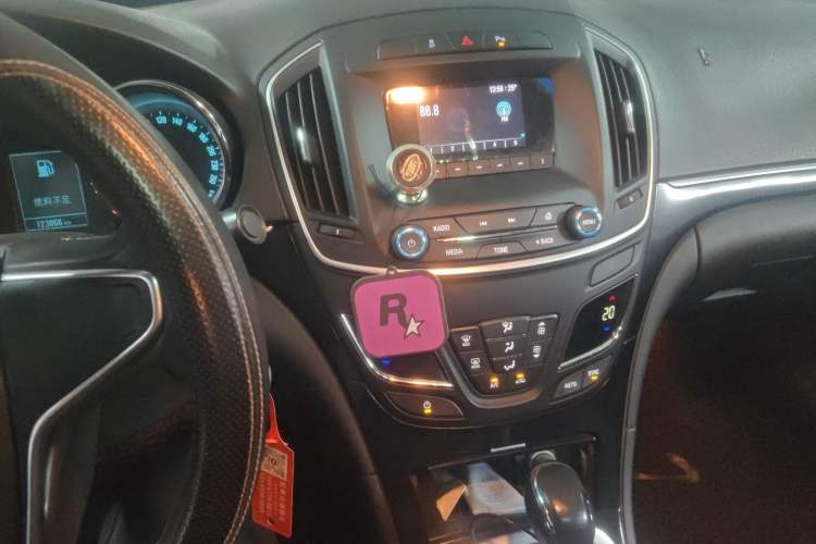 Used Buick Regal 2015 1.6T Leading Technology Model Audio And AC Panel