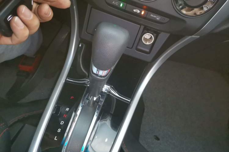 Used Honda Crider 2016 1.8L CVT Luxury Edition Gear Lever