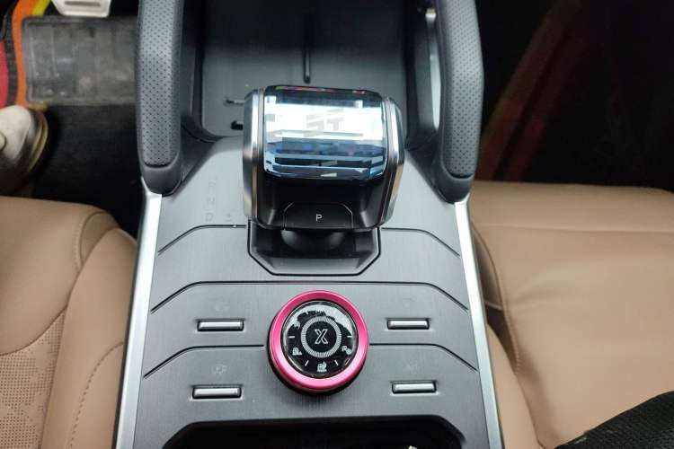 Used JETOUR Traveler 2024 2.0T All-Wheel-Drive Silver Dragon Wings