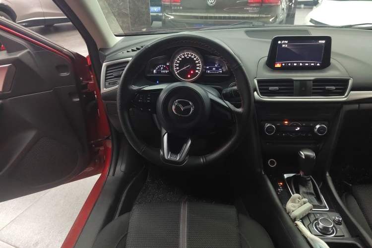 Used Mazda Mazda 3 Axela 2017 Sedan 1.5L Automatic Luxury Model China VI Standard
