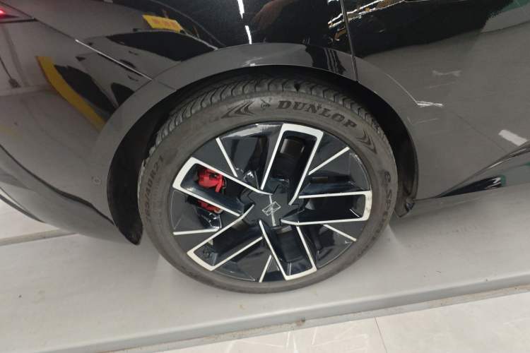 Used Avatr 12 2023 650 Three-Laser Four-Wheel Drive Performance Edition Right Rear Wheel Hub