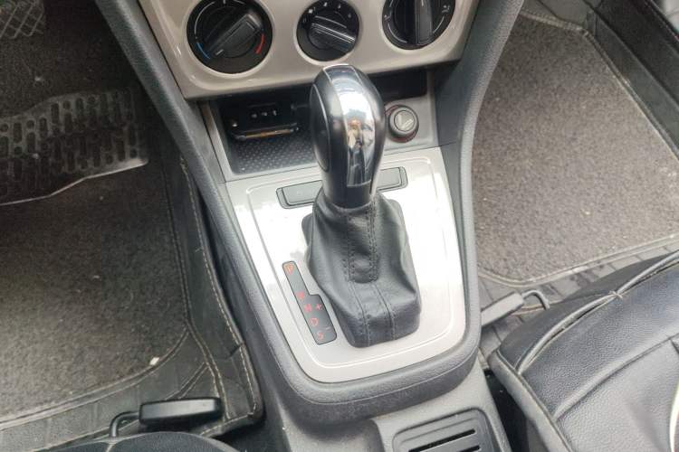 Used Volkswagen Lavida 2013 Revised Classic 1.6L Automatic Fashion Edition